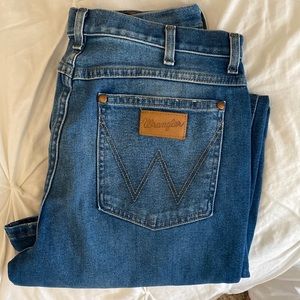 NWOT Wrangler Straight Leg Heritage Fit